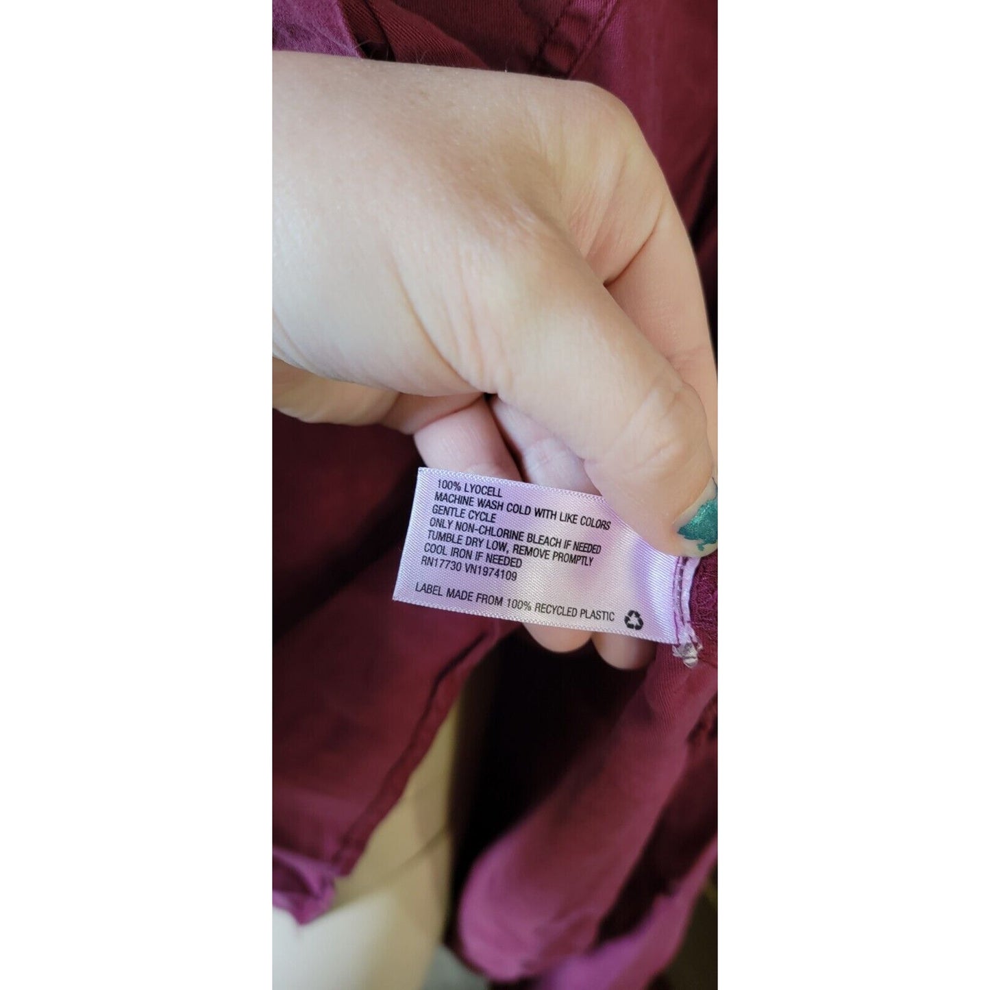 Universal Threads Maroon Button Up With Pockets Size XL