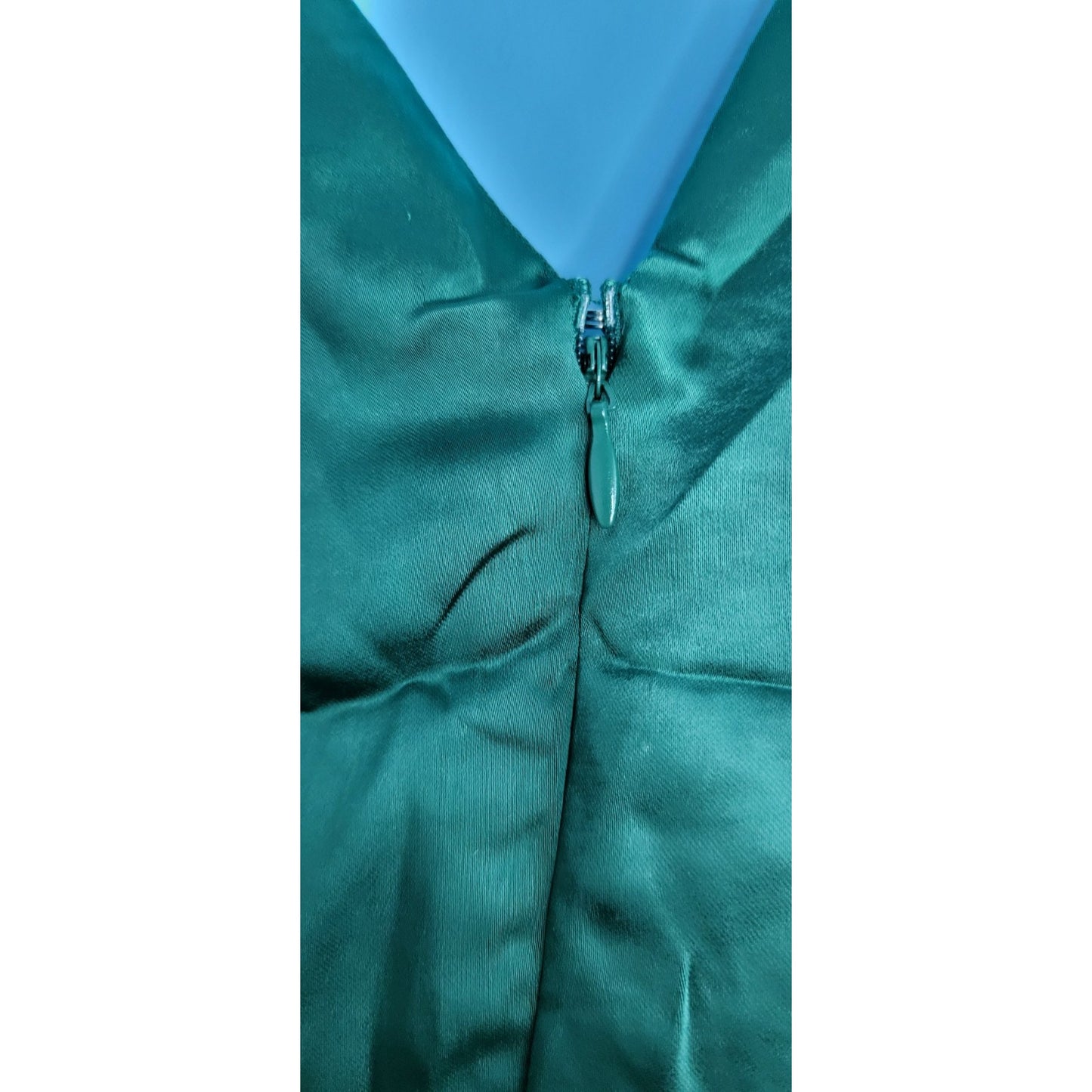 Perfect Refinement Emerald Satin Sleeveless Pleated Maxi Dress NWT Size Small