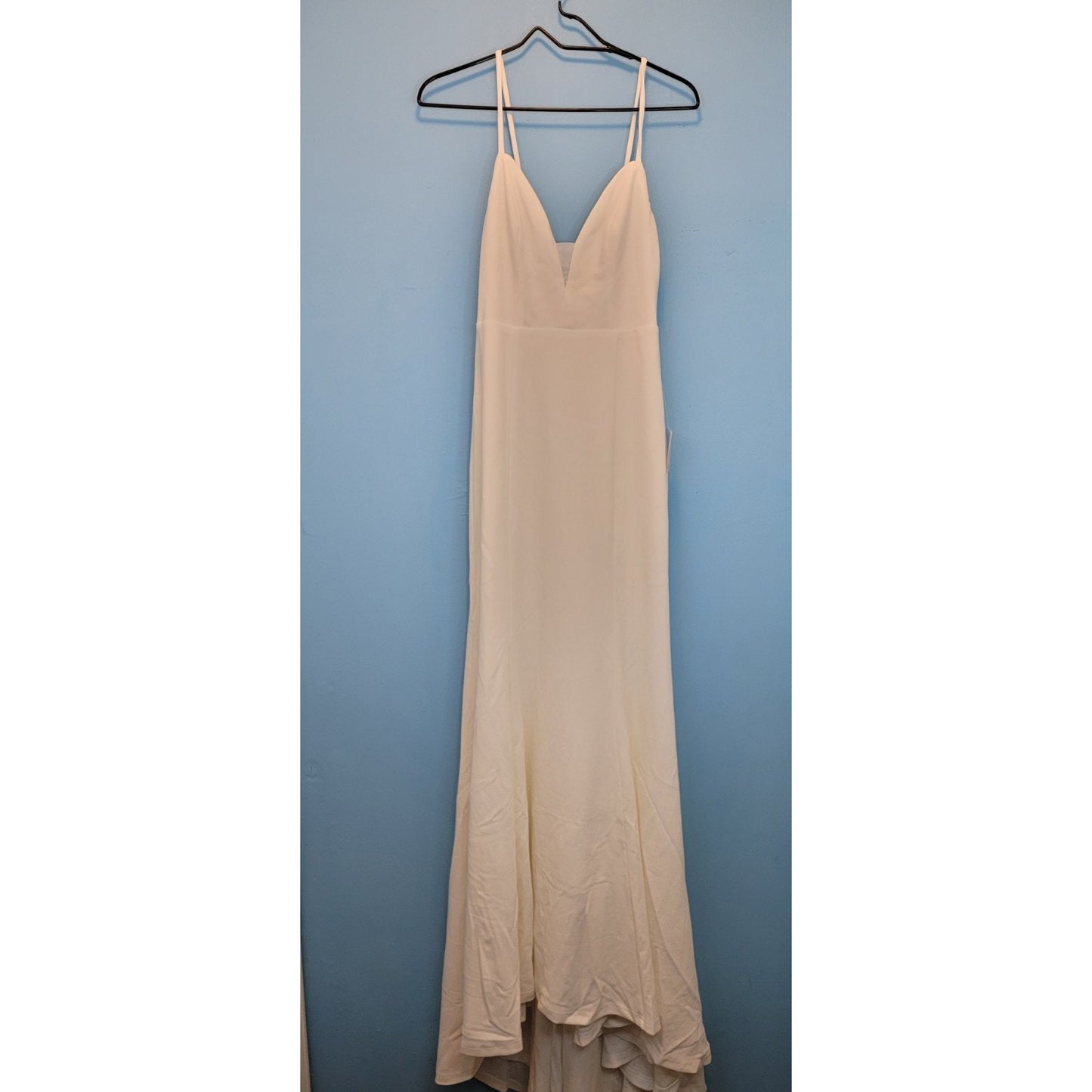 Dreamy Elegant Size Small NWT Lulus Wedding Dress Button Detail Spaghetti V-Neck