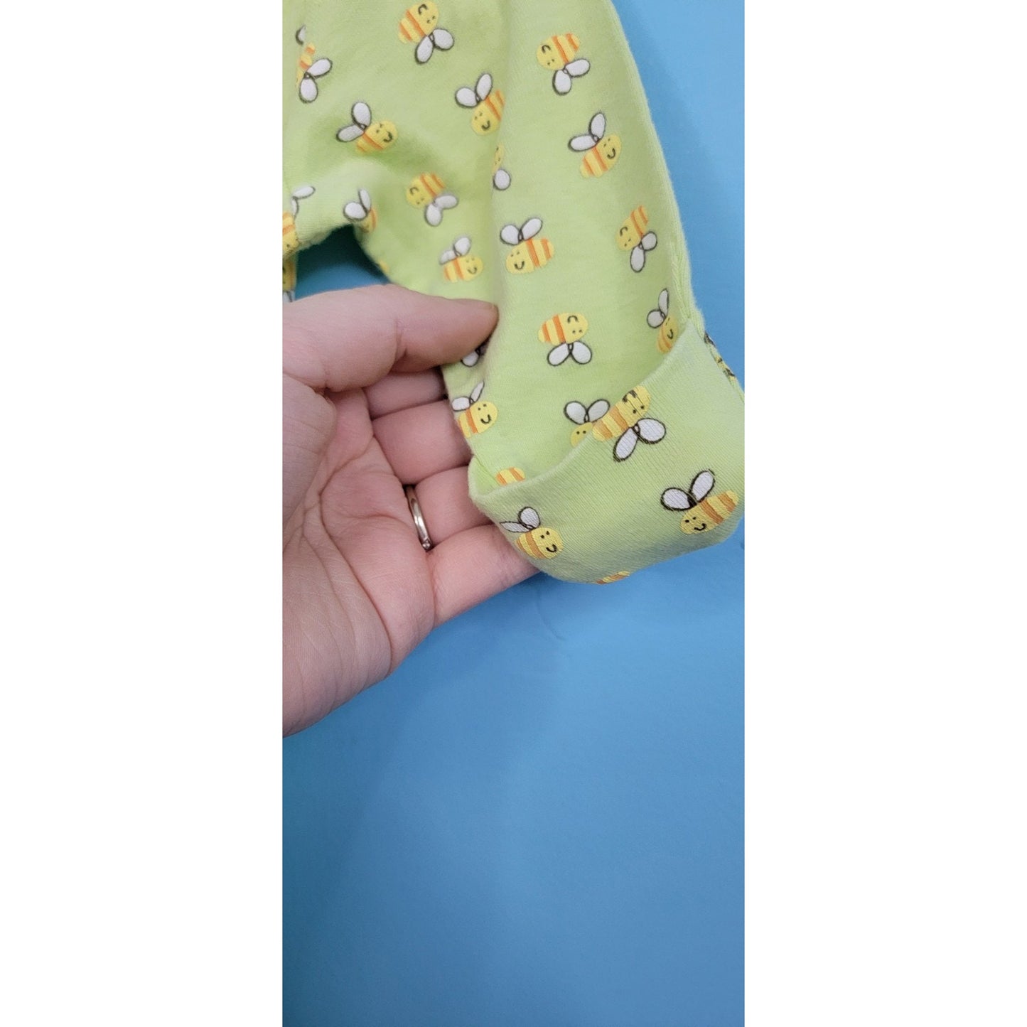 Gerber Infant Gown 0-6 Months Bee Print Stretchy Bottom Convertable Mittens
