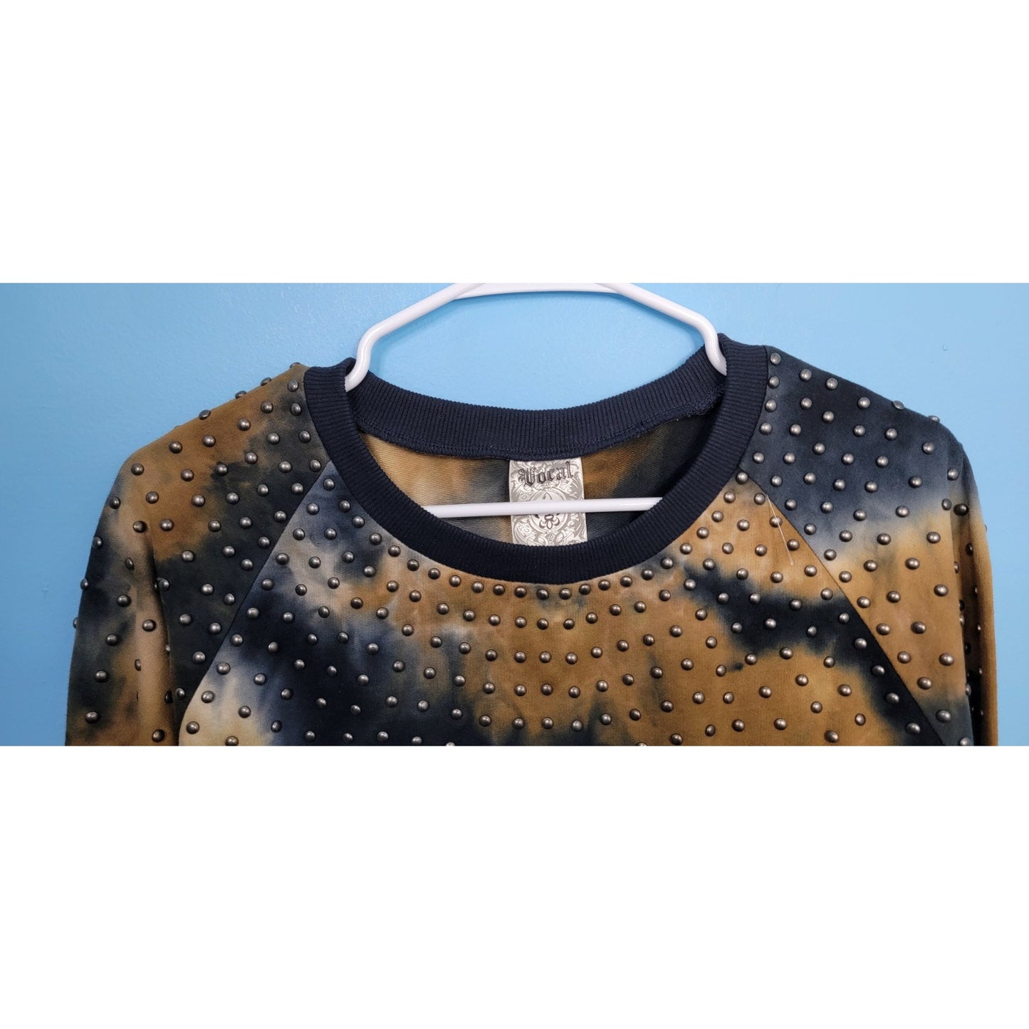 NWOT Vocal Womens Camel Navy Blue Studded Tie Dye Sweatshirt Size Small
