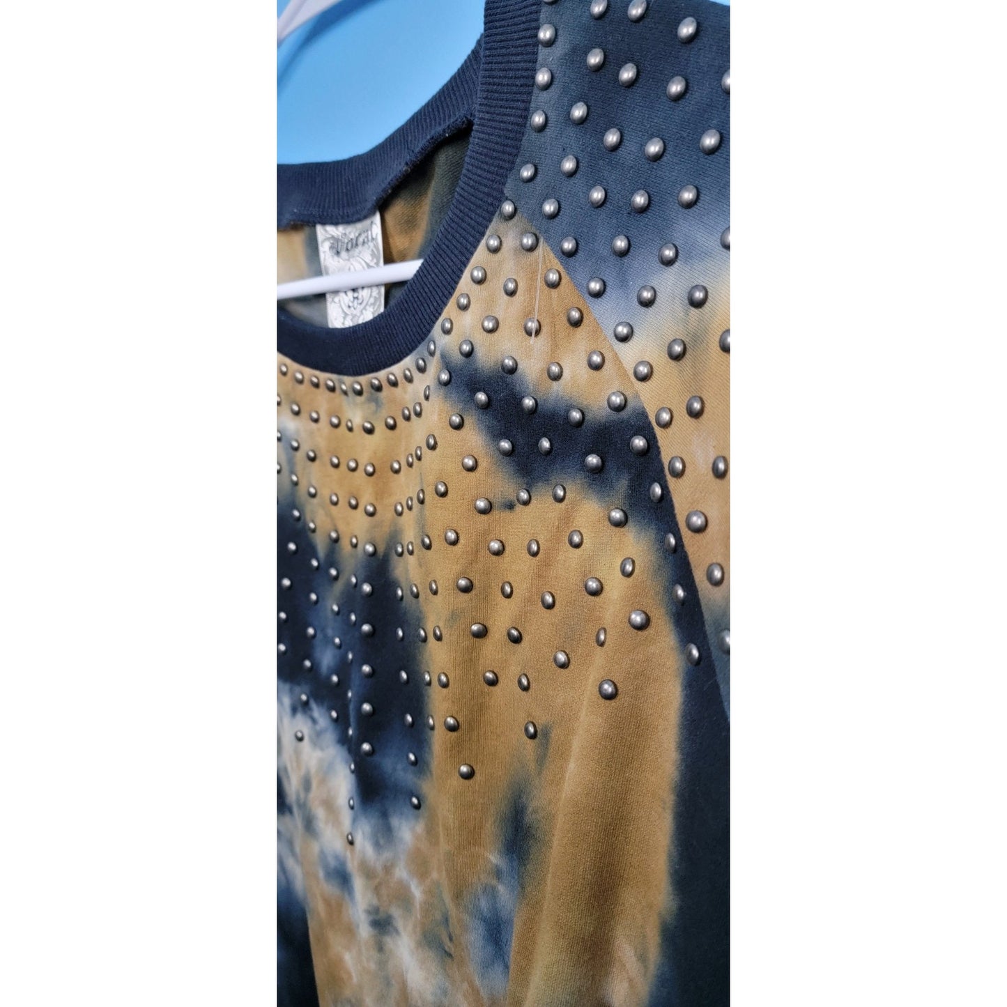 NWOT Vocal Womens Camel Navy Blue Studded Tie Dye Sweatshirt Size Small