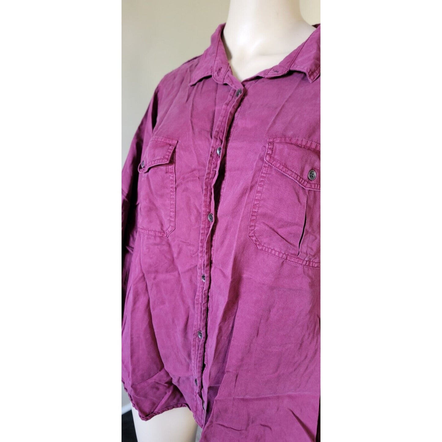 Universal Threads Maroon Button Up With Pockets Size XL