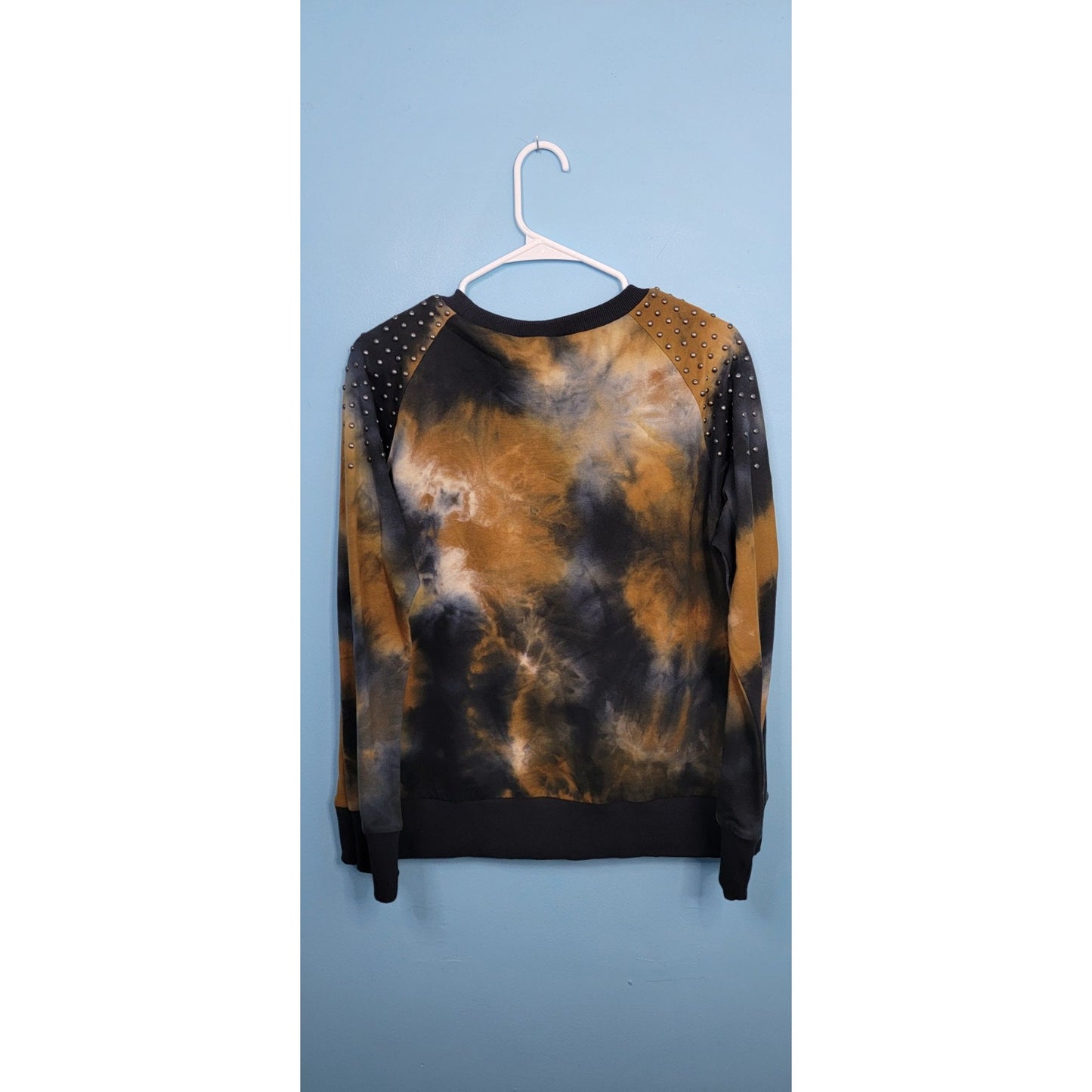 NWOT Vocal Womens Camel Navy Blue Studded Tie Dye Sweatshirt Size Small